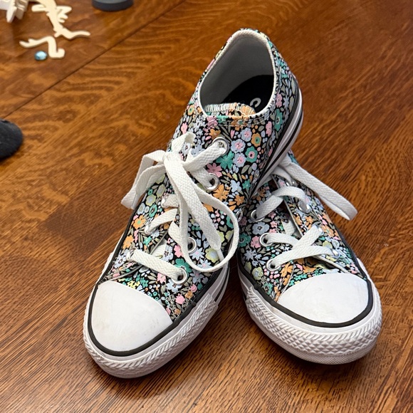 Women’s Converse All Stars Floral Low-Top Sneakers — White Lace Casual Shoes - Picture 5 of 6